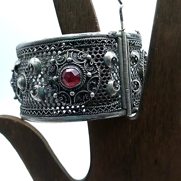 Vintage Silver Wide Filigree Hinged Bangle Bracelet with Red Glass Stones - Picture 4 of 16
